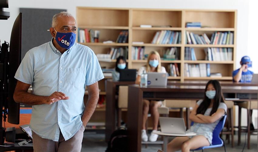 Prasad Kasibhatla in class fall 2020 with mask on