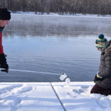 scientists sampling water in Mississippi